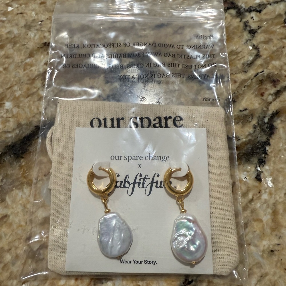 Our Spare Change Isla Pearl Earrings - Picture 3 of 4